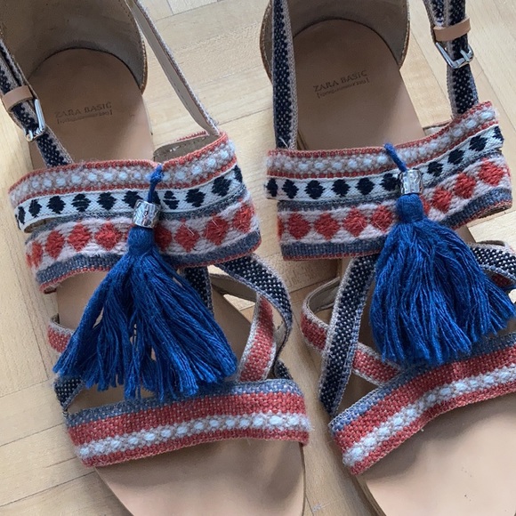 Zara tan/brown leather strappy blue tassel flat sandals, women’s EUR 37 / US 6.5 - Picture 3 of 13